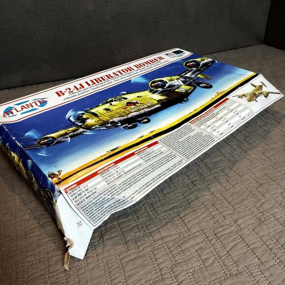 NEW Atlantic B-24J Libertor Bomber Model Airplane Kit - Picture 6 of 9